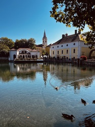 Őszi színekben a tapolcai Malomtó