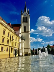 Nyári hangulatban a keszthelyi fő tér