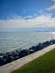 Mai napos felhős hullámzó :)