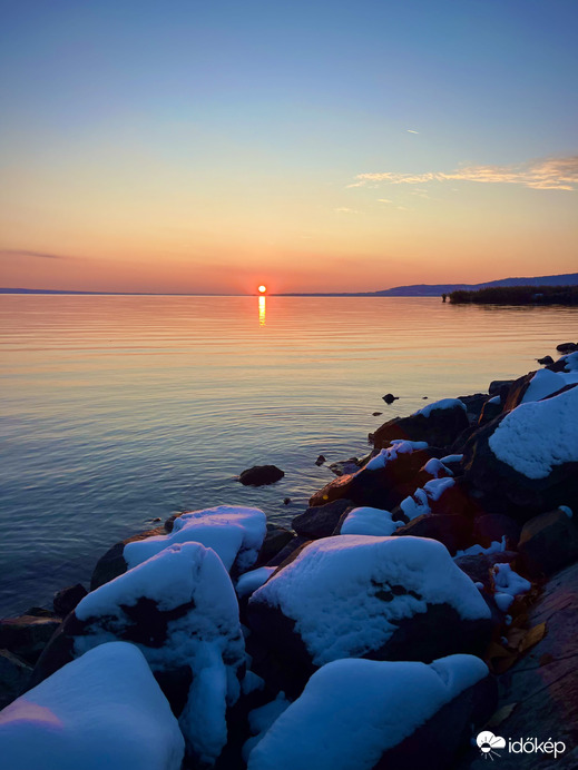 Egyszerre fagyos és melegséget árasztó