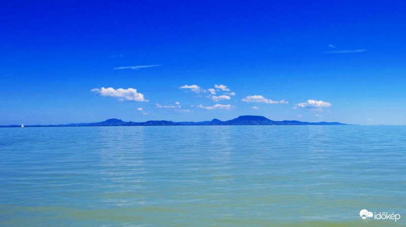 „ide szemből mosolyog a Badacsony..."