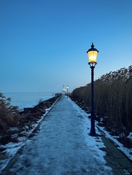 Szeles, fagyos györöki móló