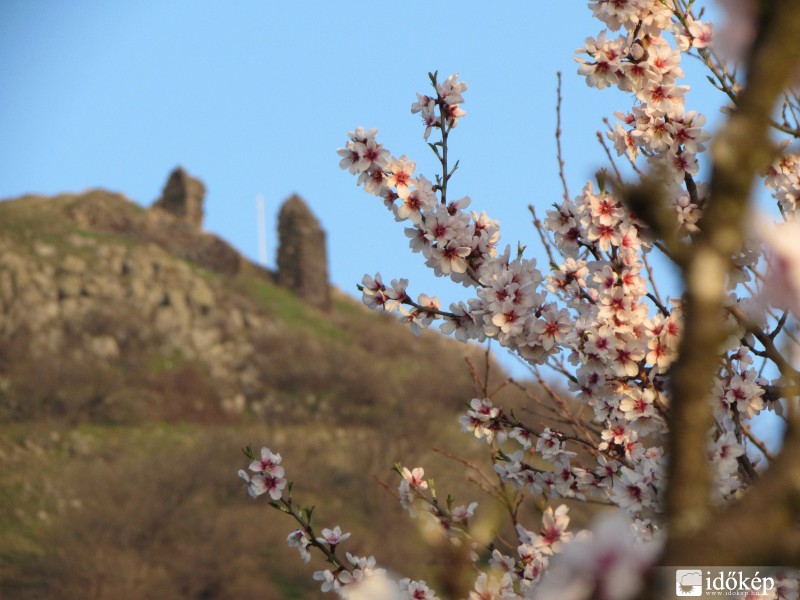 A csobánci vár tavasszal