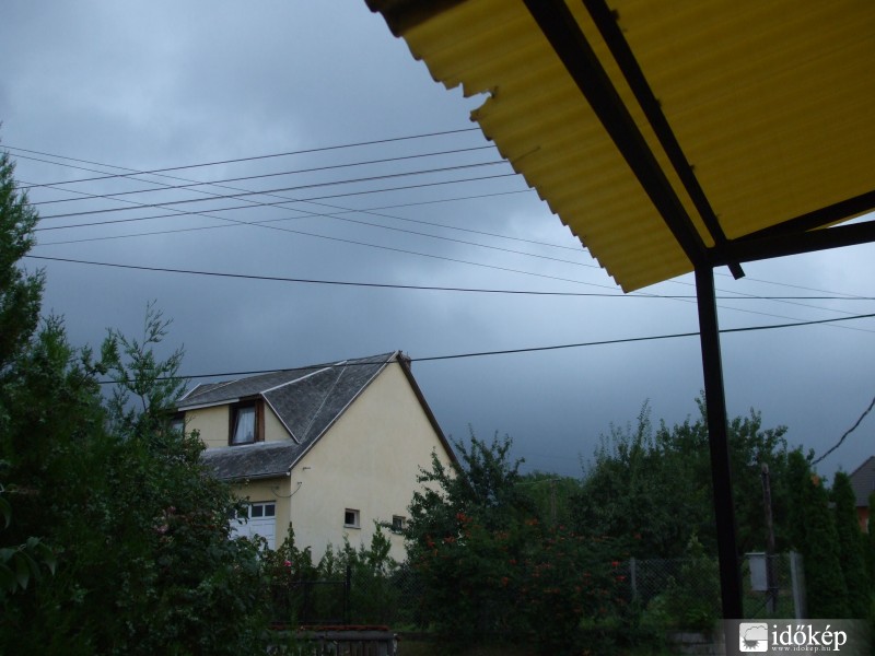 Érkezik a zivatar Tatabánya felől