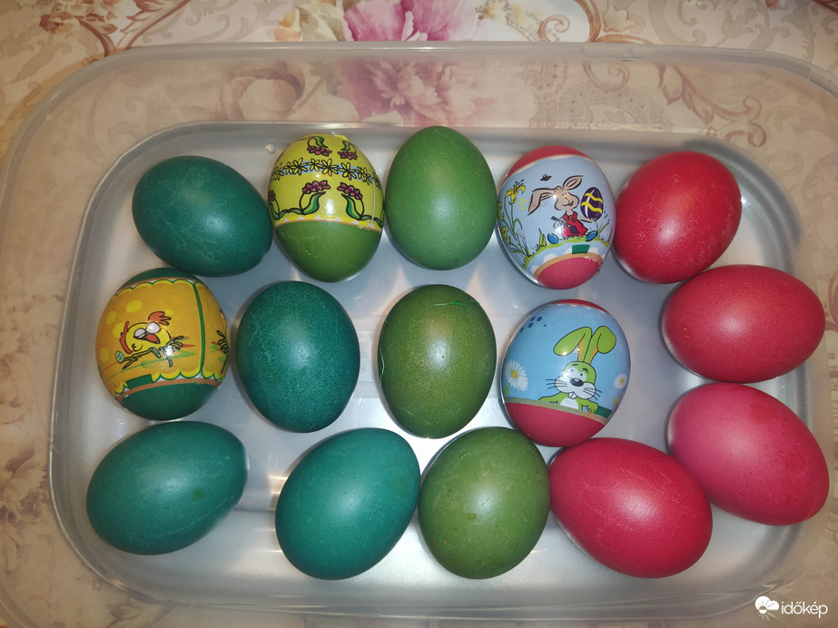 Kellemes Húsvéti Ünnepeket Kívánok Mindenkinek! :)