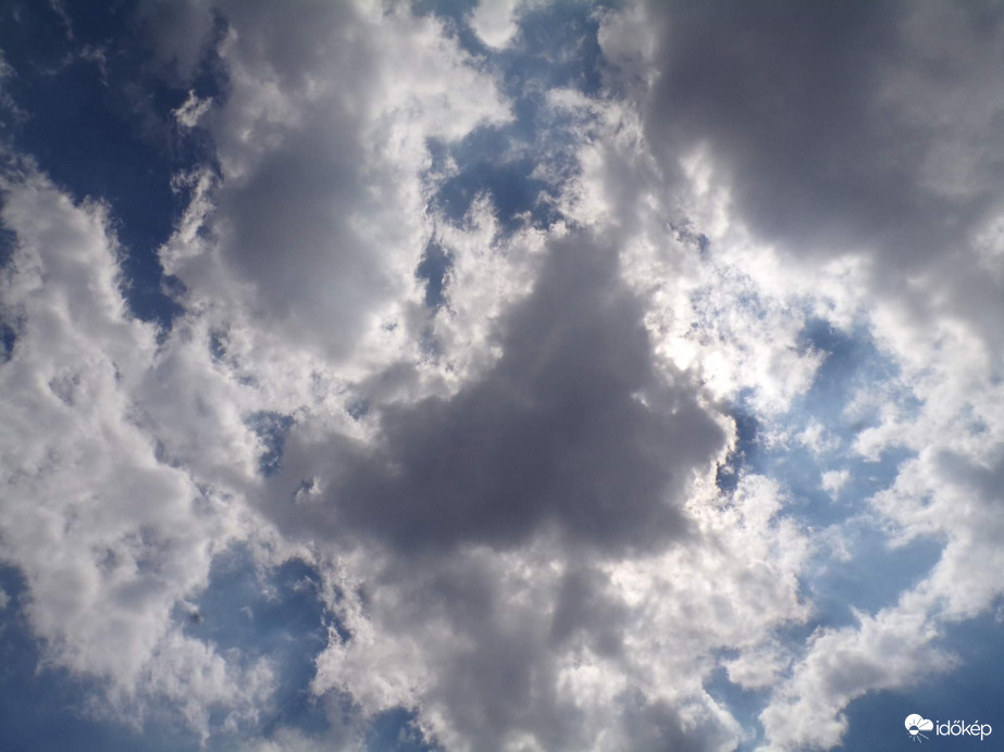 Ma délutáni felhők