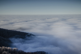 Masszív felhőrétegen túl..