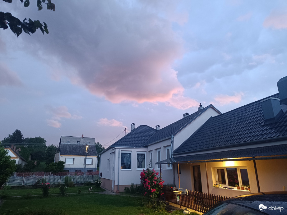 Eszteregnye
