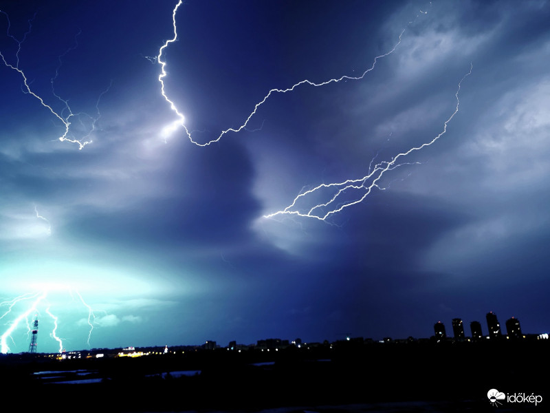 Villámparádé Bukarest környékén