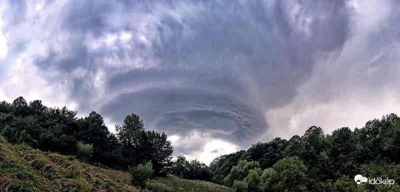 Izolált LP szupercella Kolozs megyében, Bánffyhunyad közelében