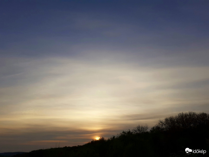 Halvány haloval az elején