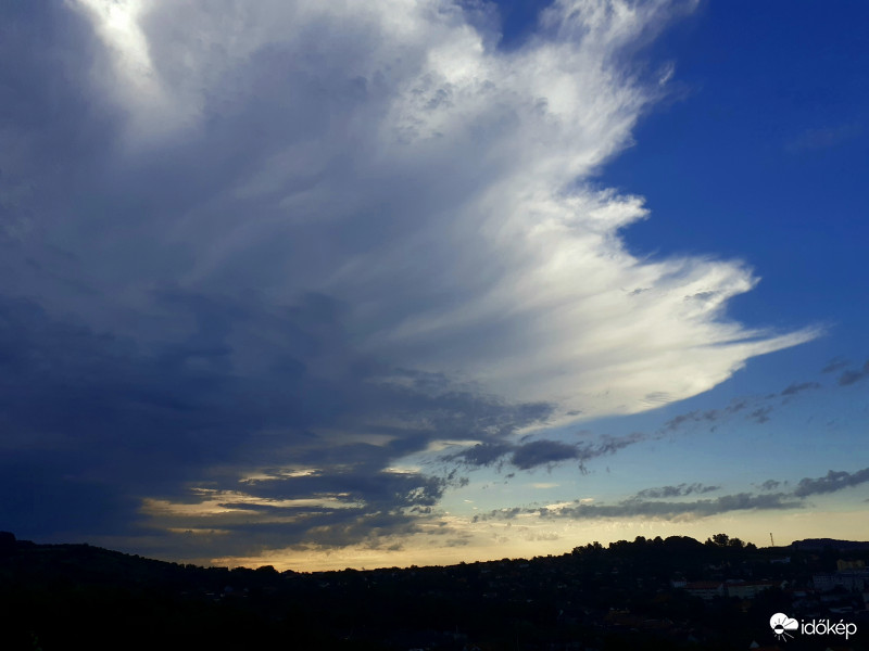 Incus az északkeleti égbolton