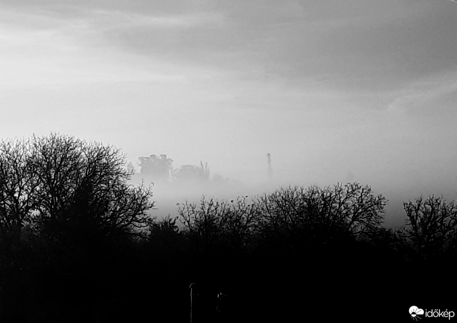 Köd úszik a völgyben (ff.)