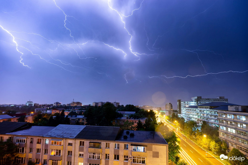 Villámparádé Szlatina környékén