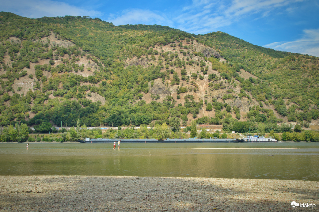 Sètahajózás a Dunán..... Séta és hajózás a Dunán .... :) 