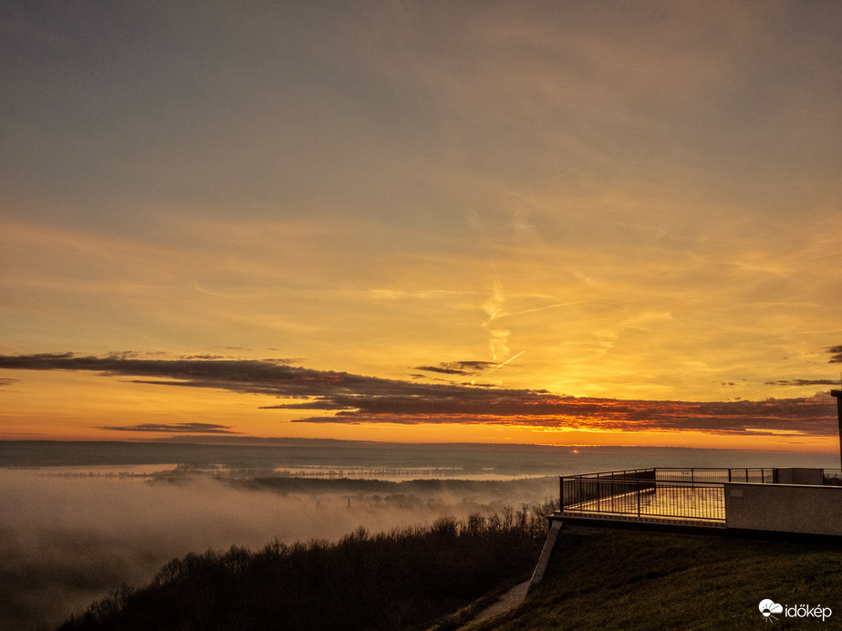 Az év utolsó ködös reggelén 