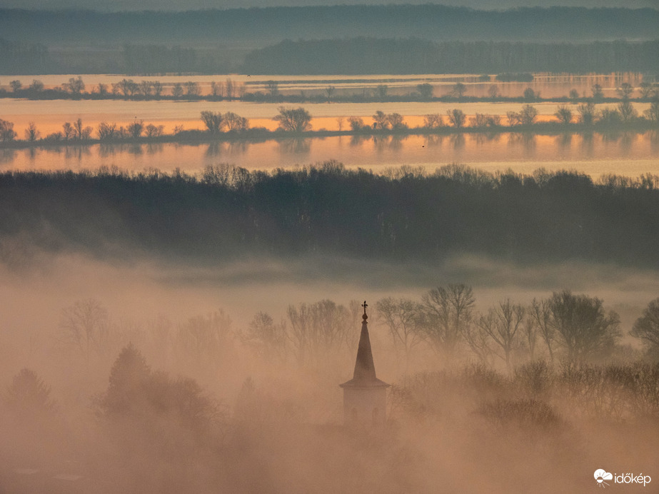 Az év utolsó ködös reggelén 