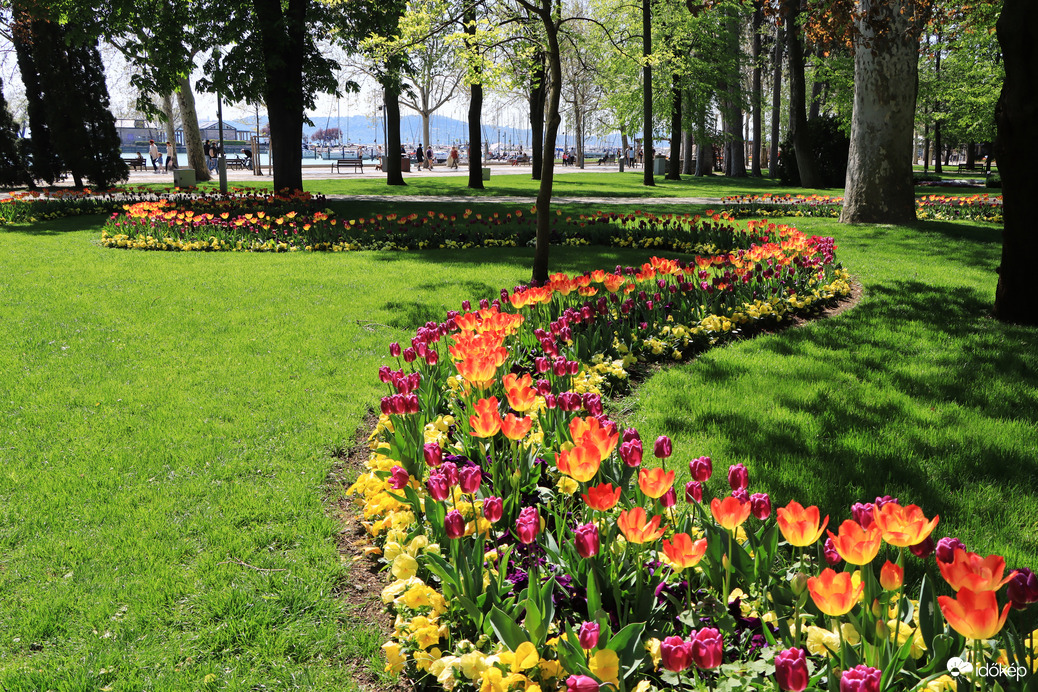 ÁPRILISI TAVASZ FÜREDEN