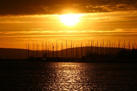 BALATONI VITORLÁSOK