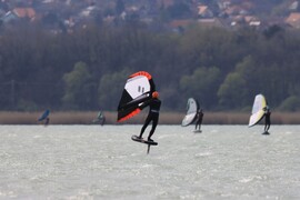 SZÉLLOVASOK AZ ÖBÖLBEN