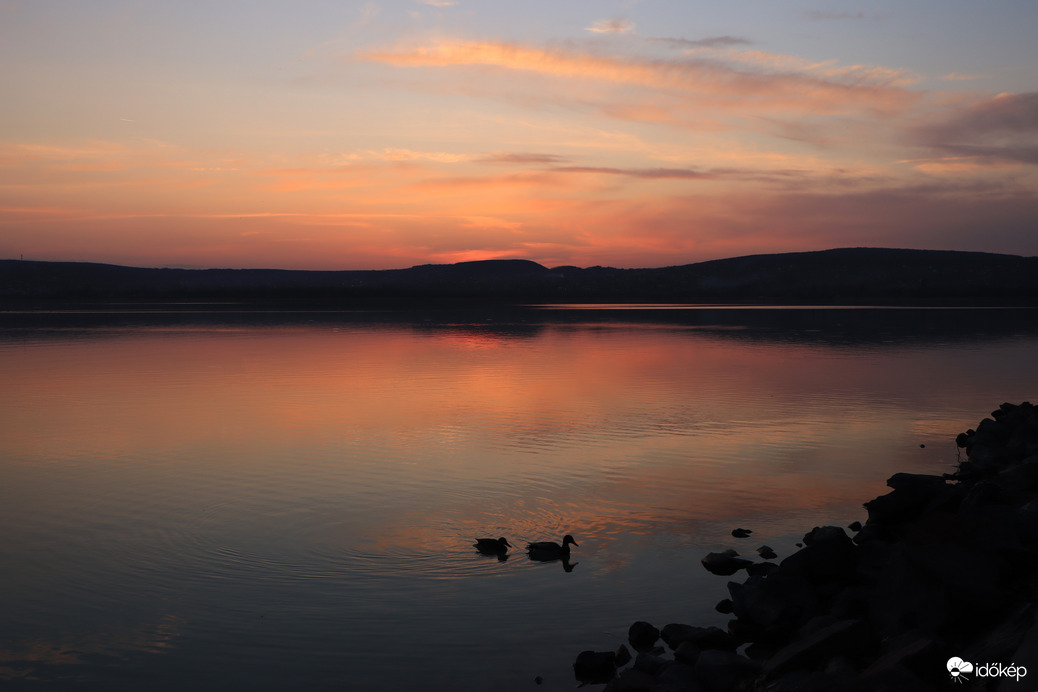 Varázslatos naplemente utáni fények