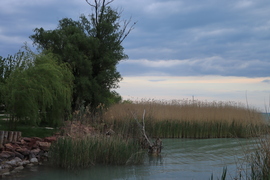 ÁPRILISI FELHŐK VONULÁSA