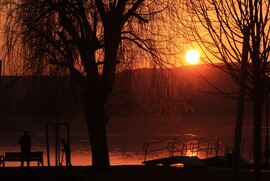 BALATONI RAGYOGÓ NAPLEMENTE