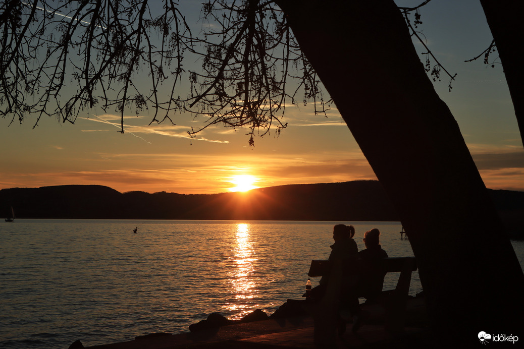 NAPLEMENTÉRE VÁRVA