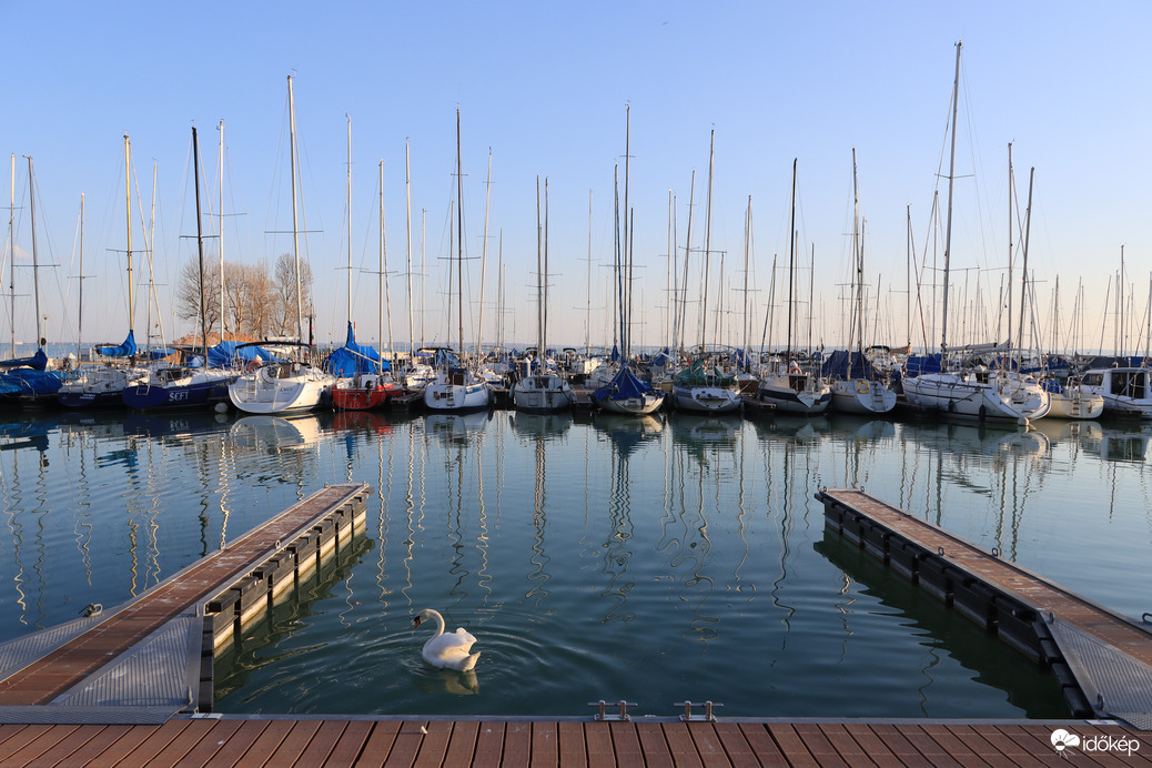 CSILLOGÓ KÉKLŐ BALATON