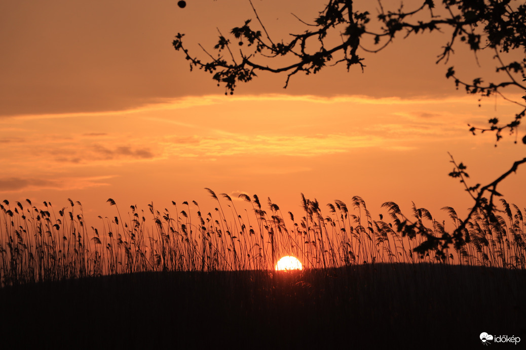 CSODÁLATOS NAPLEMENTE
