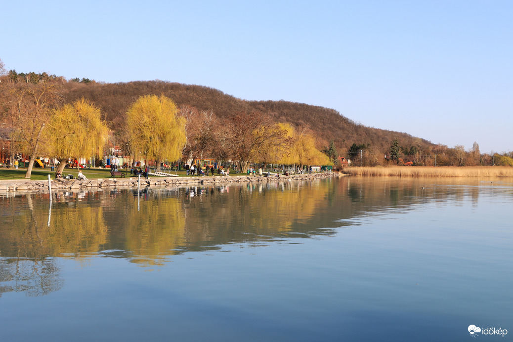 MÁRCIUSI TAVASZ A BALATONON