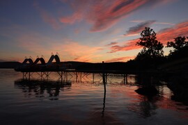 Ízzó Balaton alkonyati fénypompában.