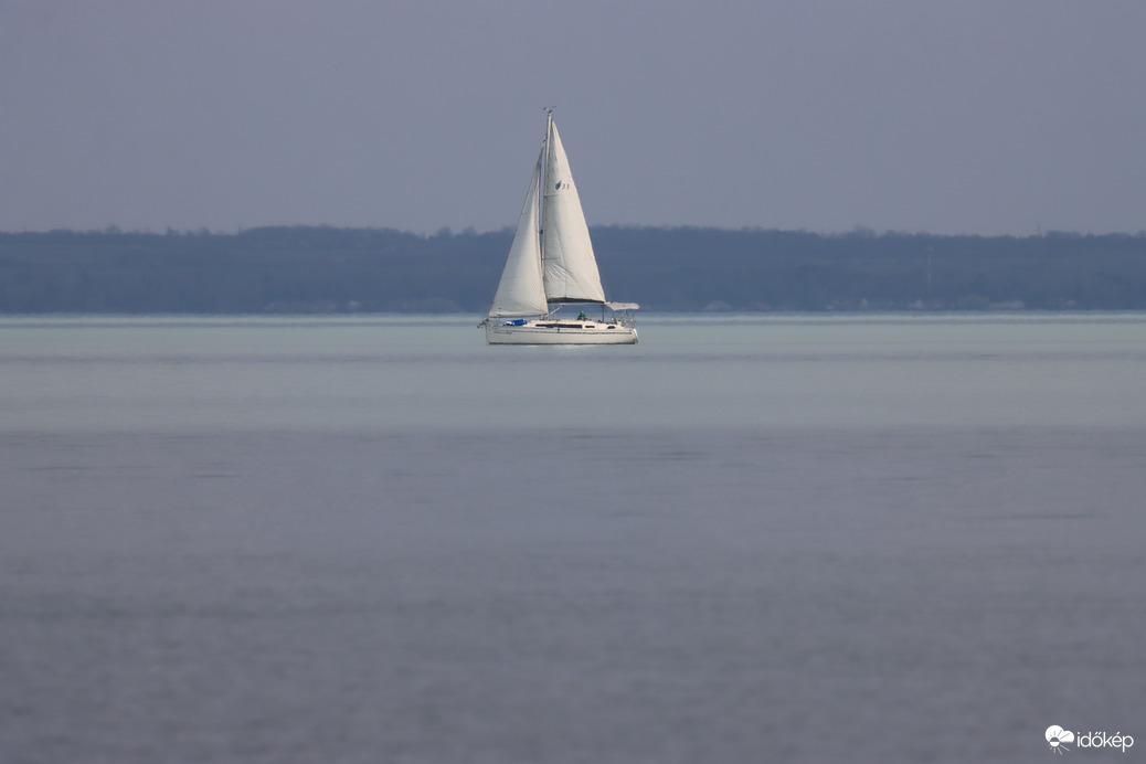 VITORLÁS A MAGYAR TENGEREN
