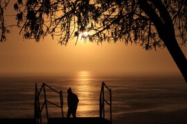 KÖDÖS NAPLEMENTE FÉNYEI