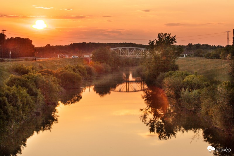 Naplemente a Sió -Csatornánál