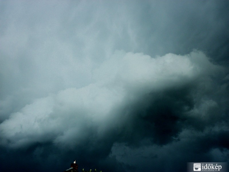 05.22-ei zivatar felhői Füzesabonynál 2