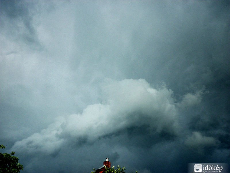 05.22-ei zivatar felhői Füzesabonynál
