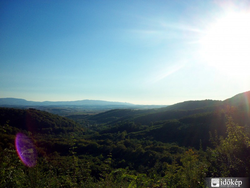 Kilátás a 25-ös útról, a Bükk lábánál, a Mátra felé, Szentdomonkos és Borsodnádasd között