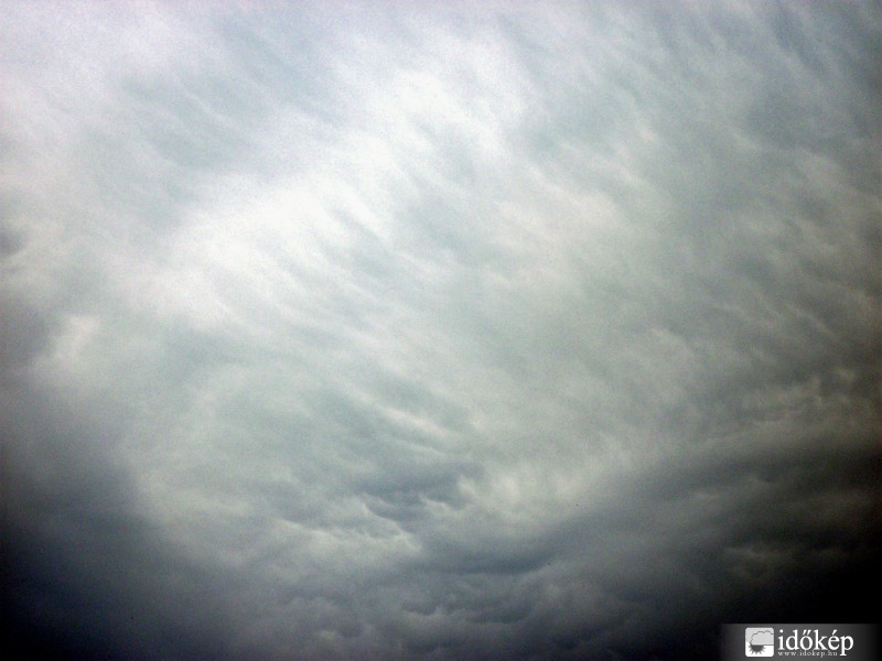 Mammák Füzesabony felett a jégeső után 2