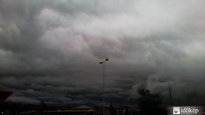 Kora reggel Eger, zivatar után
