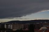 A viharfront hátoldala mammákkal Budapest felett