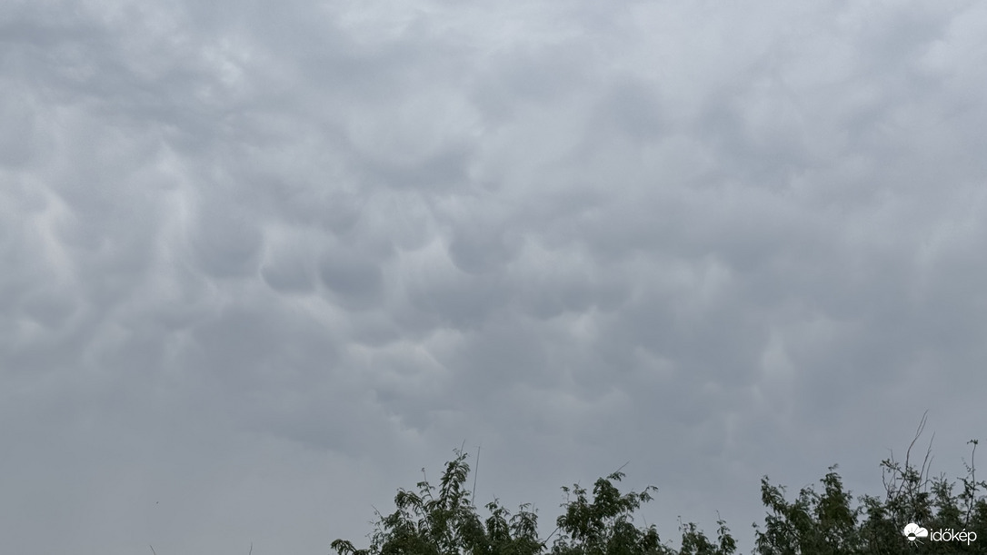 Mammatus felhők Budapest felett