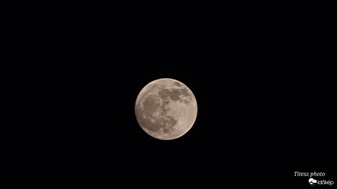 telőben, márcsak egy hajszál