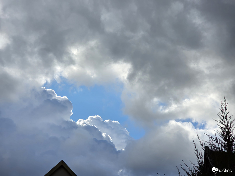 Pár percig tartó zápor és kezdett derülni