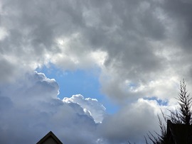 Pár percig tartó zápor és kezdett derülni