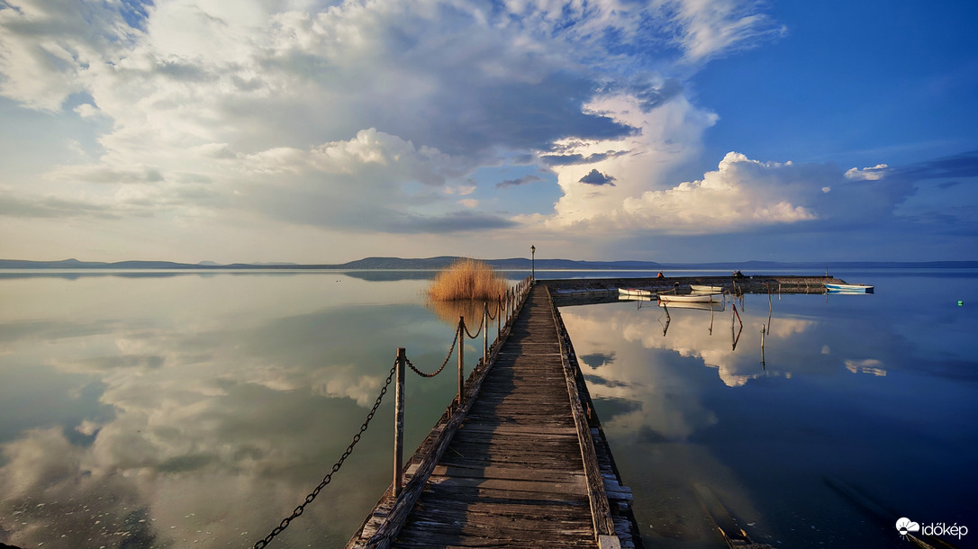 Jönnek -mennek a felhők 