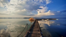 Jönnek -mennek a felhők 