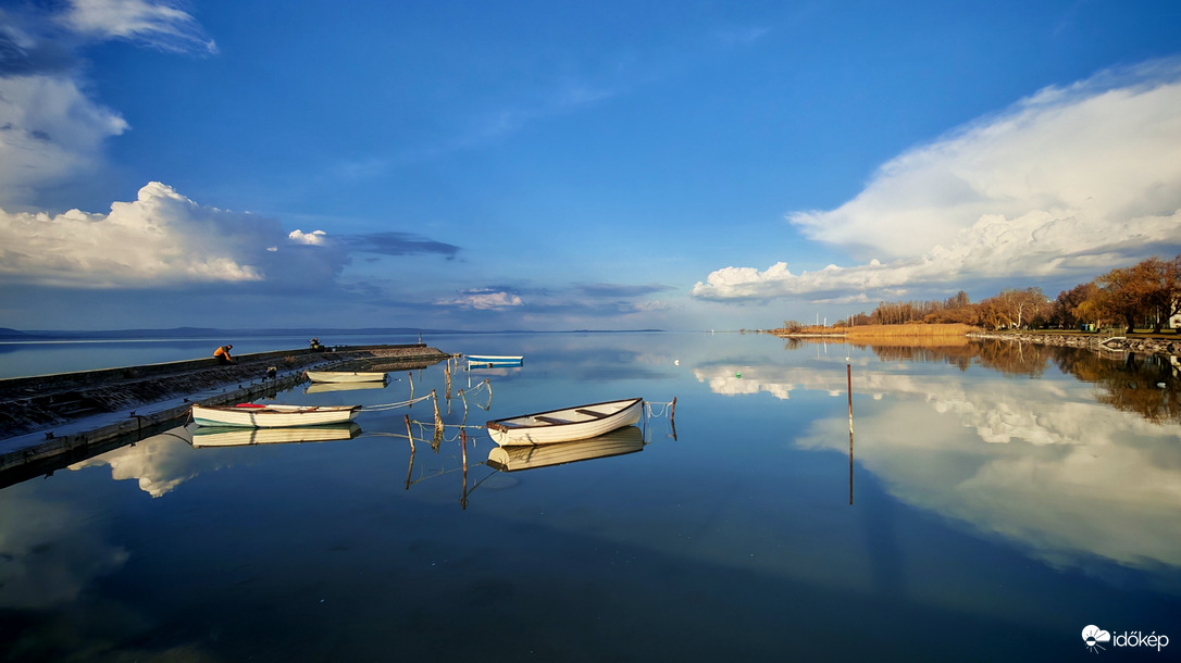 Jönnek -mennek a felhők 