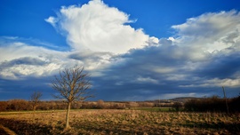 Jönnek -mennek a felhők 