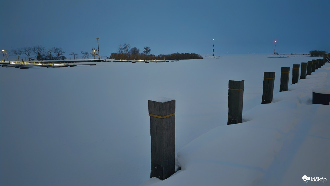 Csend ölelt át a mólón... 